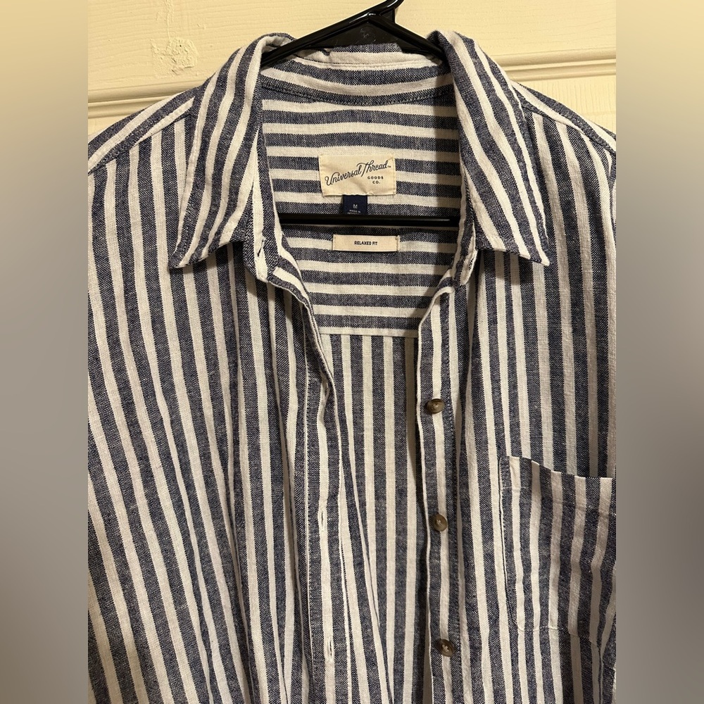 Universal threads cover up shirt